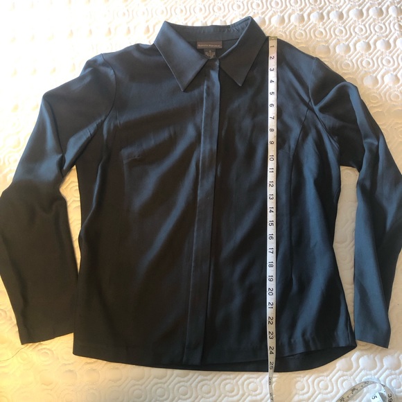 100% Silk grey Banana Republic long sleeve blouse - Picture 4 of 7